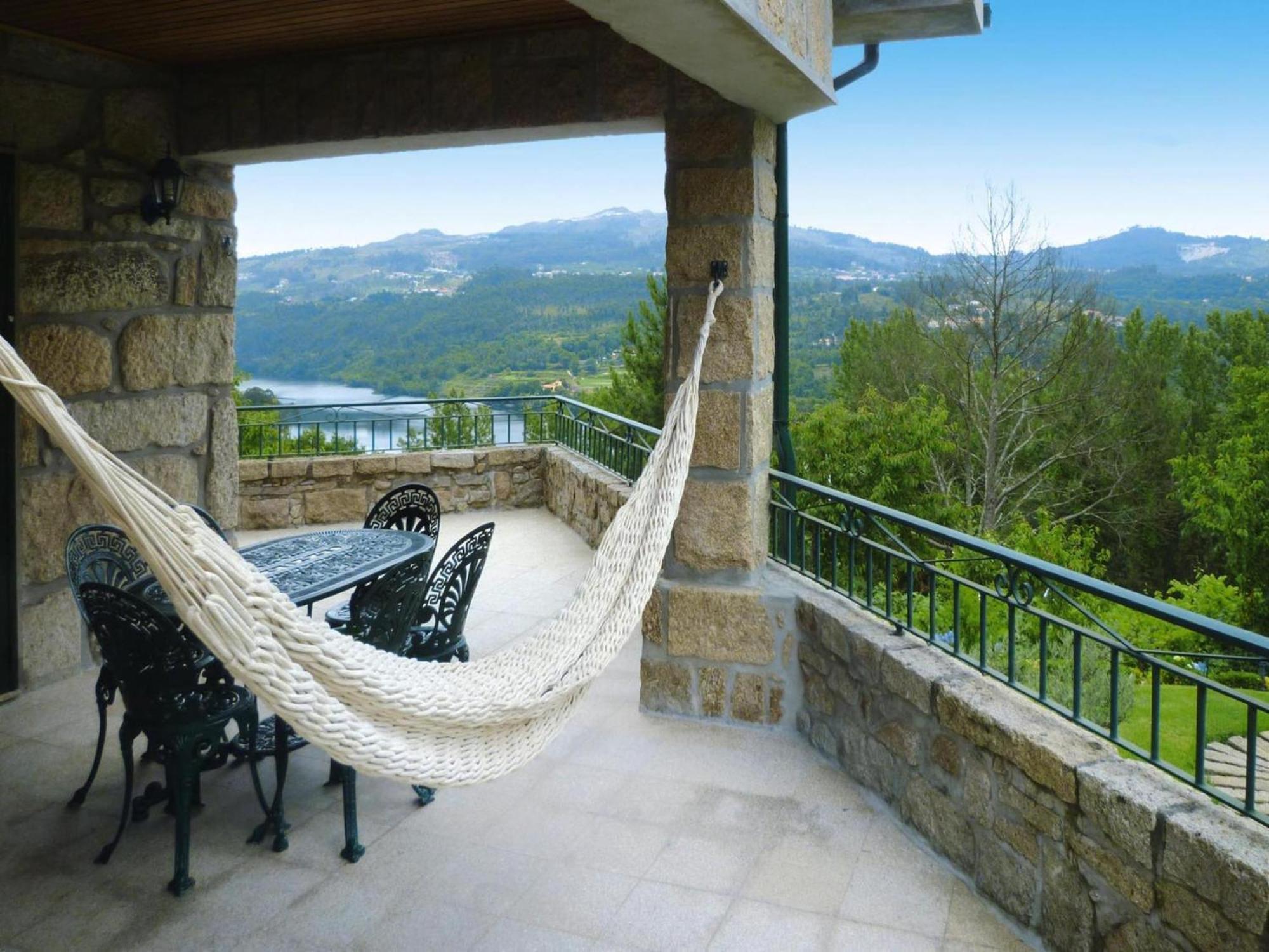 Holiday Home, Luzim Bagian luar foto