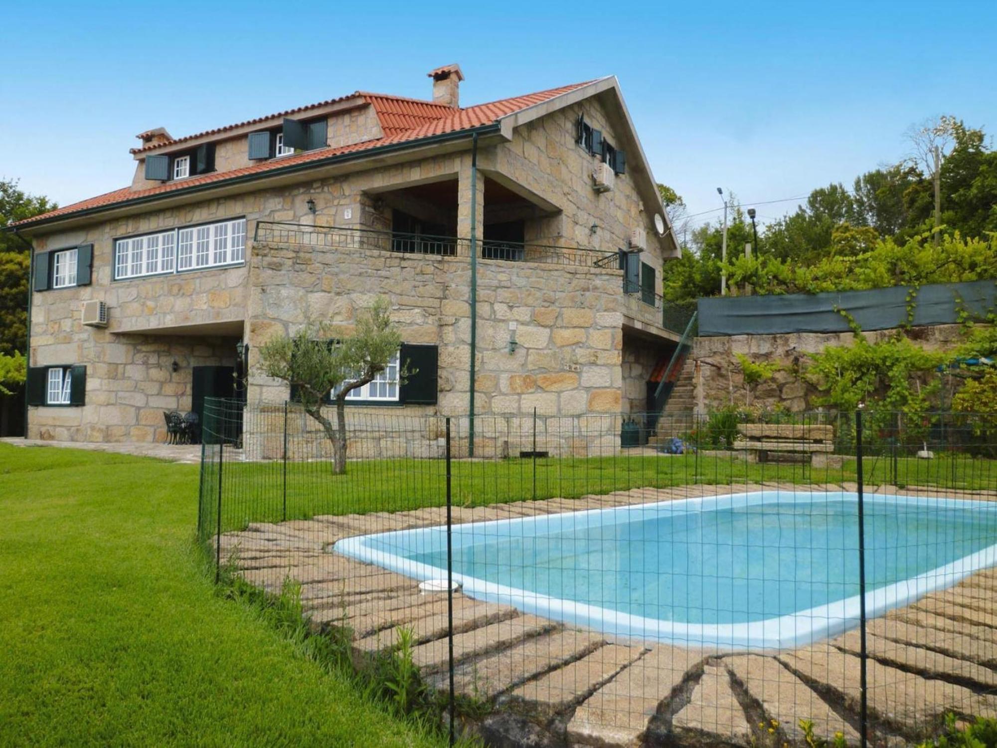 Holiday Home, Luzim Bagian luar foto