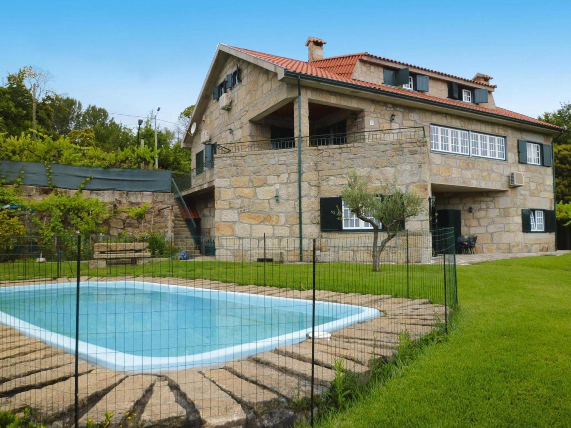 Holiday Home, Luzim Bagian luar foto