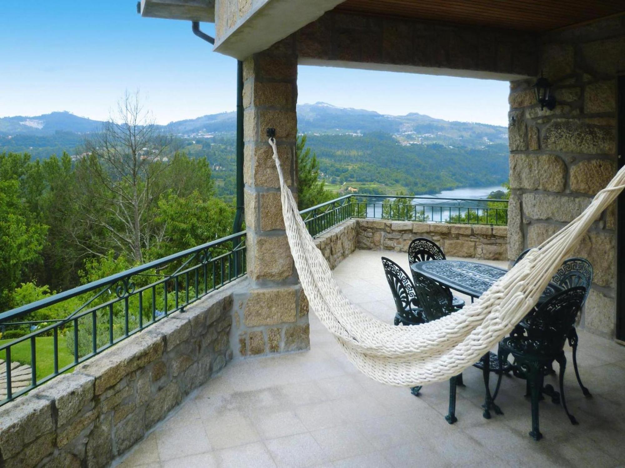 Holiday Home, Luzim Bagian luar foto